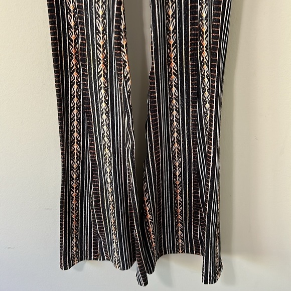 WOLVEN Zephyr Flare High Waisted Bell Bottom Sustainable Stretch Sz XS NEW - Picture 8 of 10